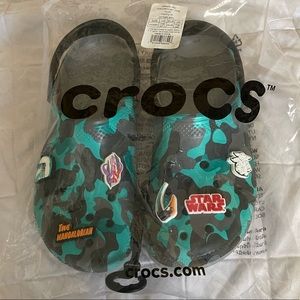 New CROCS X DISNEY Parks STAR WARS MANDALORIAN CLASSIC Mandalorian CLOG JIBBITZ